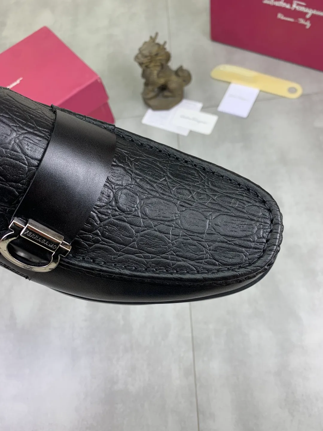 Men's Men's Shoes 💰P460💰[New Style] Water-dyed Niuli 🆘[Salvatore Ferragamo] Ferragamo's latest casual business leather shoes for men! Listed simultaneously! The fabric is made of specially imported original calfskin, and the interior is made of imported water-dyed cowhide. It is absolutely luxurious and leads the fashion trend. Matching code: 38-45; black or brown available